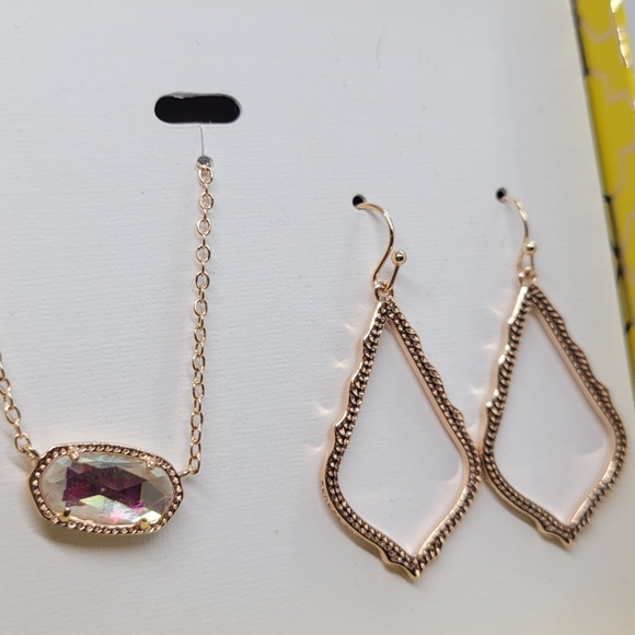 NWT KENDRA SCOTT BLUSH DICHROIC NECKLACE AND EARRINGS SET IN ROSE GOLD GIFT BOX - Picture 10 of 11